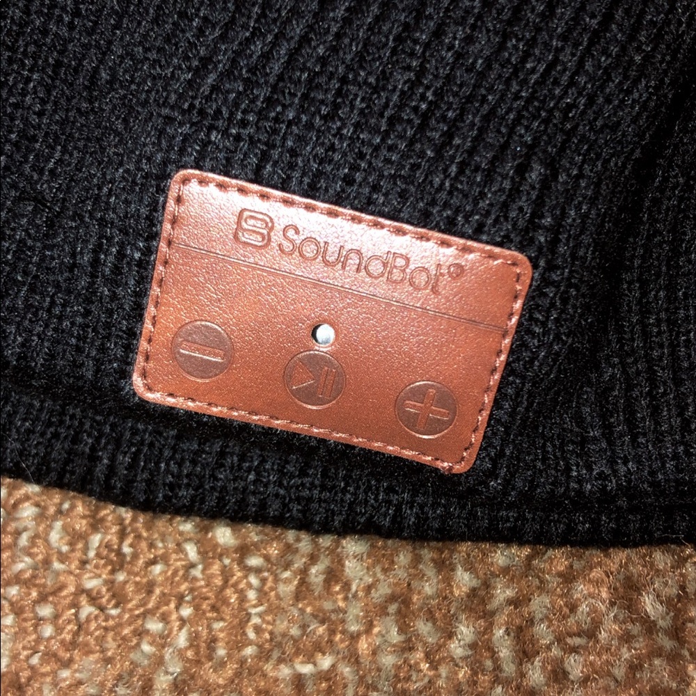 Soundbot Beanie - Picture 5 of 6